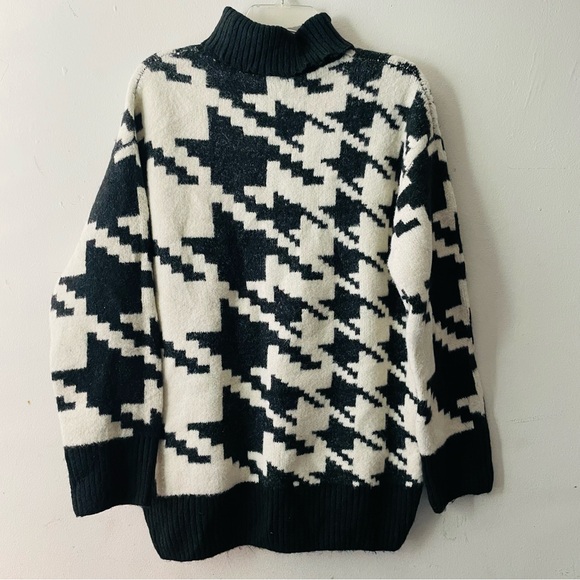 H&M Houndstooth Oversized Chunky Knit Sweater - Picture 2 of 12